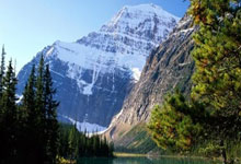 东部冠军与西部冠军将在总决赛中角逐